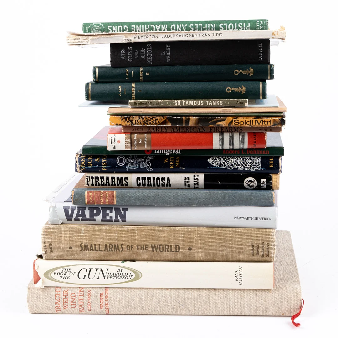 BÖCKER OM SKJUTVAPEN, 22 volymer. — Books — Auktionshuset Kolonn