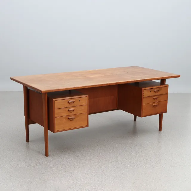 KAI KRISTIANSEN. SKRIVBORD. Teak. "FM60", Feldballes Møbelfabrik, 1950/60-tal, Danmark.