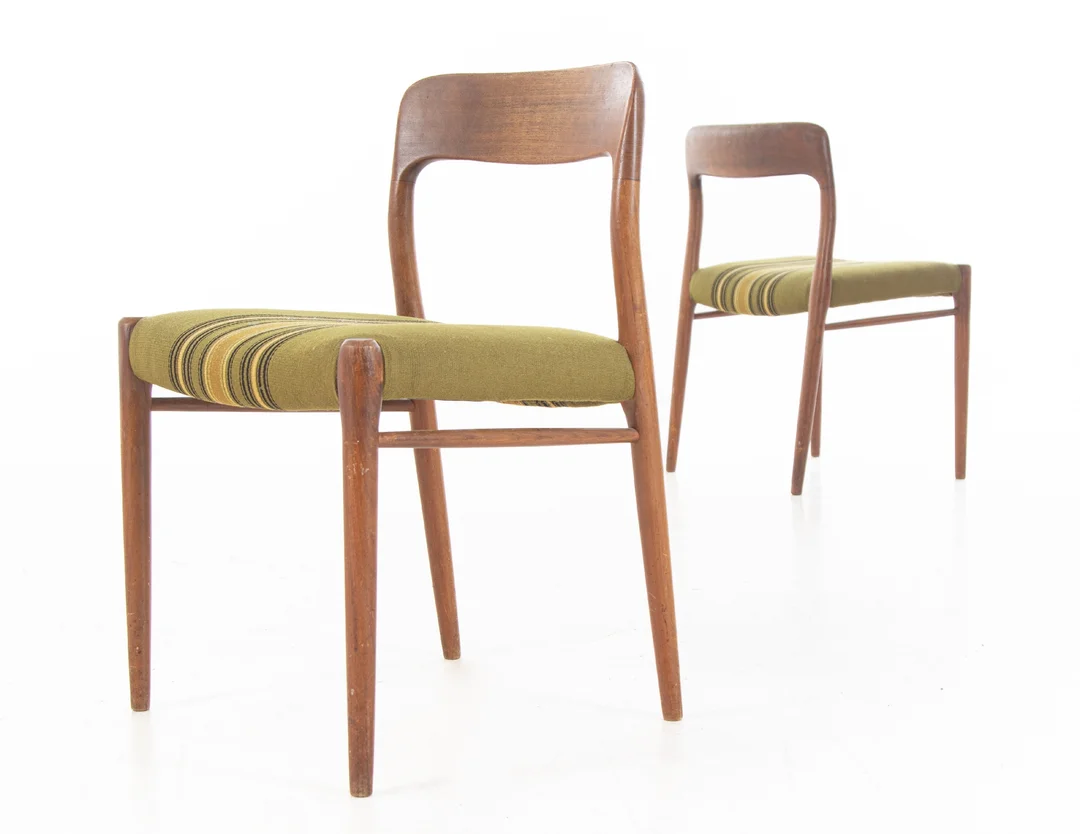 Niels O. Møller. Pair of teak chairs, model 75 — Furniture/Chairs — Lauritz