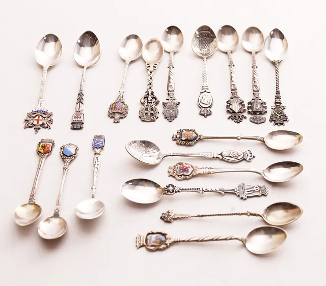JUEGO DE CUCHARITAS, 18, plata 800, 244 gr.