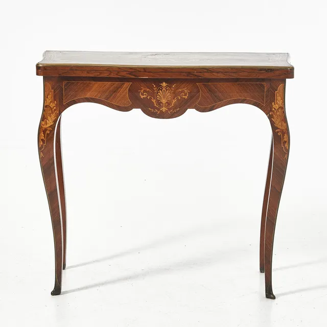 SPELBORD, 1800-talets andra hälft, Louis XV stil, fanerad i jakaranda, intarsia dekor, delvis filtklädd skiva.