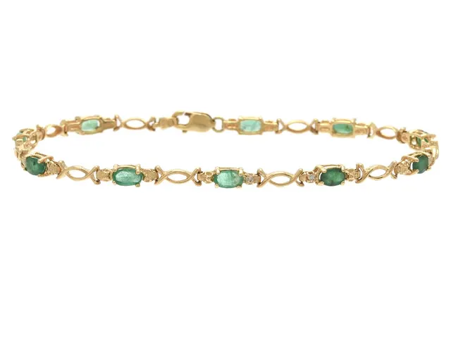 ARMBAND, 14K guld, ovalslipade smaragder, längd 17,5 cm, vikt 4,2 g, smaragderna har inneslutningar som når ytan och nagg.