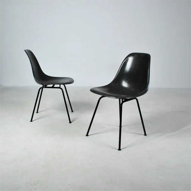 CHARLES & RAY EAMES. für Herman Miller - Paar Stühle 'DSX' Side Chair.