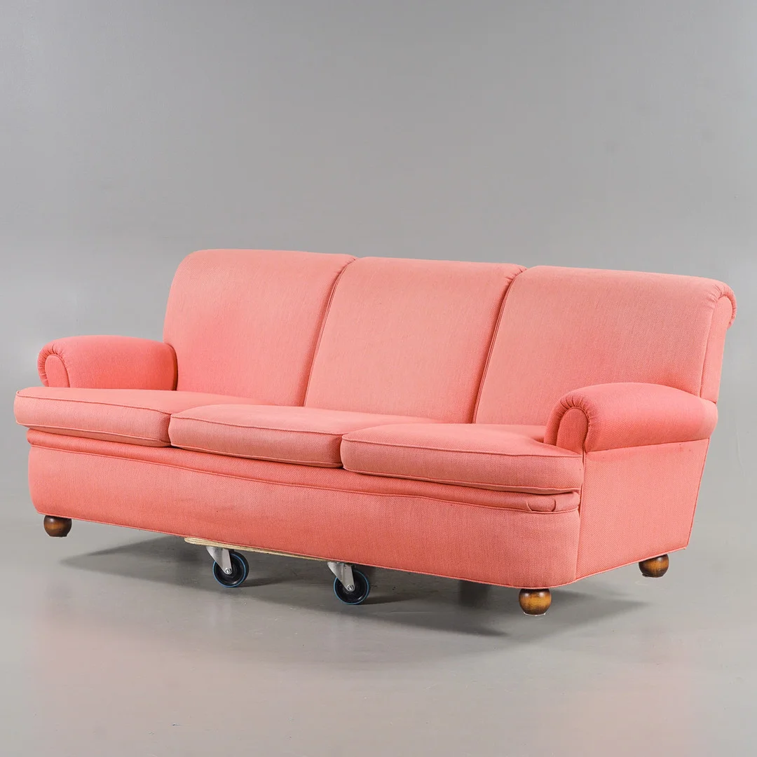 ARNE NORELL. Soffa "Dover" Rösa textilklädsel, Norell Möbel AB, 1900-talets andra hälft. — Sofas & Seatings — Karlstad Hammarö Auktionsverk