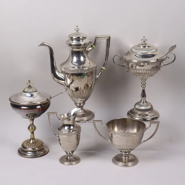 NYSILVER, kaffeset samt sockerskålar på fot, 5 delar.