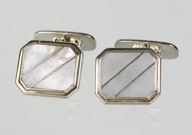 MANSCHETTENKNÖPFE, MIT PERLMUTT SILBER 835.