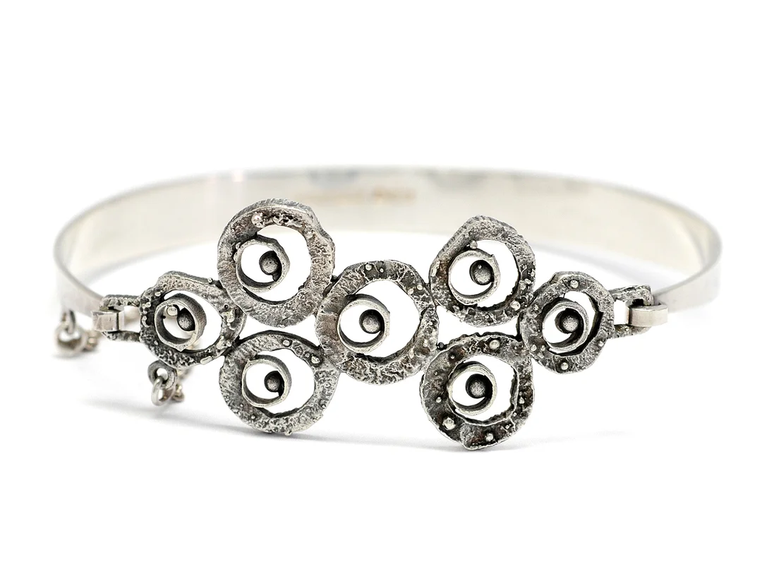 ARMBAND, silver, vikt 12,5 g, öppningsbart, Finland 1970. — Smycken/Armband — Kaplans