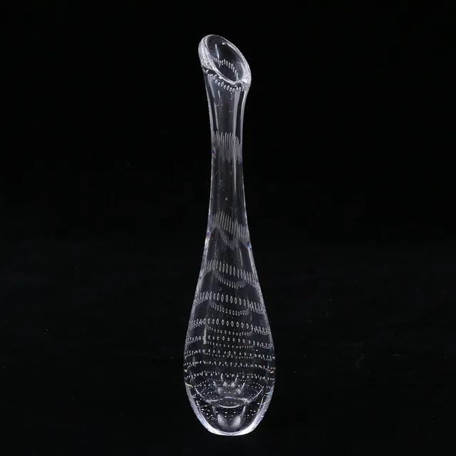 VICKE LINDSTRAND. Vas, glas, signerad "LH 1011 Kosta ".