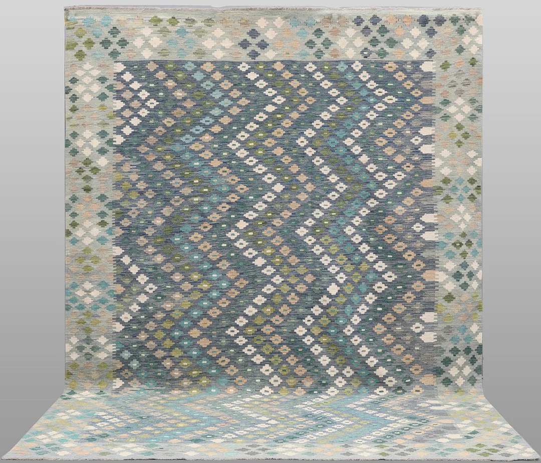 KELIM, klassisk design. — Oriental Carpets & Textiles — Kalmar Auktionsverk