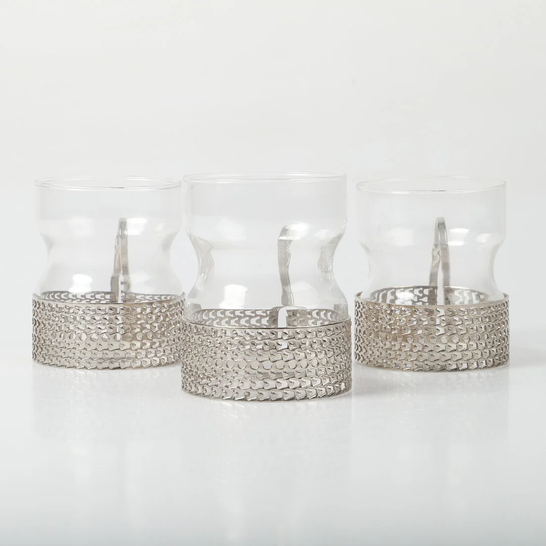 TIMO SARPANEVA. Glas med hållare, 18 stycken,"Tsaikka", Iittala, Finland. — Tableware — Helsingborgs Auktionskammare