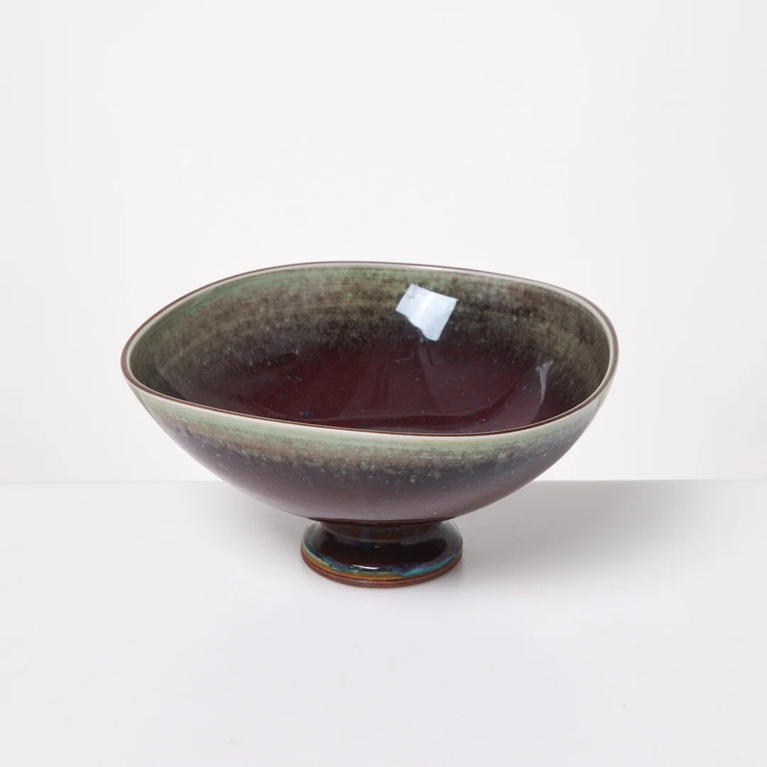 BERNDT FRIBERG. Skål, glaserat stengods, undertill signerad, daterad 1976, Gustavsbergs studio. — European — Stockholms Auktionsverk Sickla