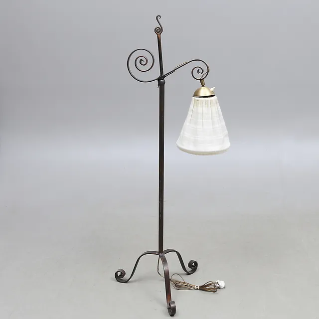 GOLVLAMPA, smide, 1900-talets första hälft.
