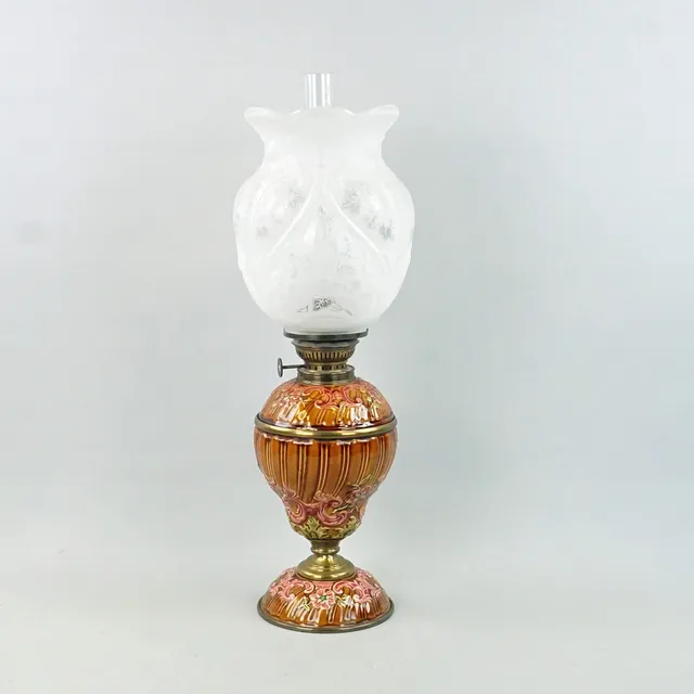 FOTOGENLAMPA, Majolika, glas/metall, Kosmos Brenner,1900-talets första hälft.
