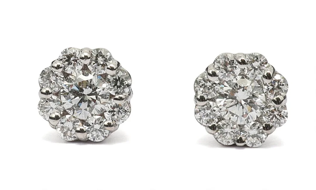 A pair of diamond ear studs set with diamonds mounted in 18k white gold. Diam. 5 mm. (2) — Jewellery/Earrings — Bruun Rasmussen