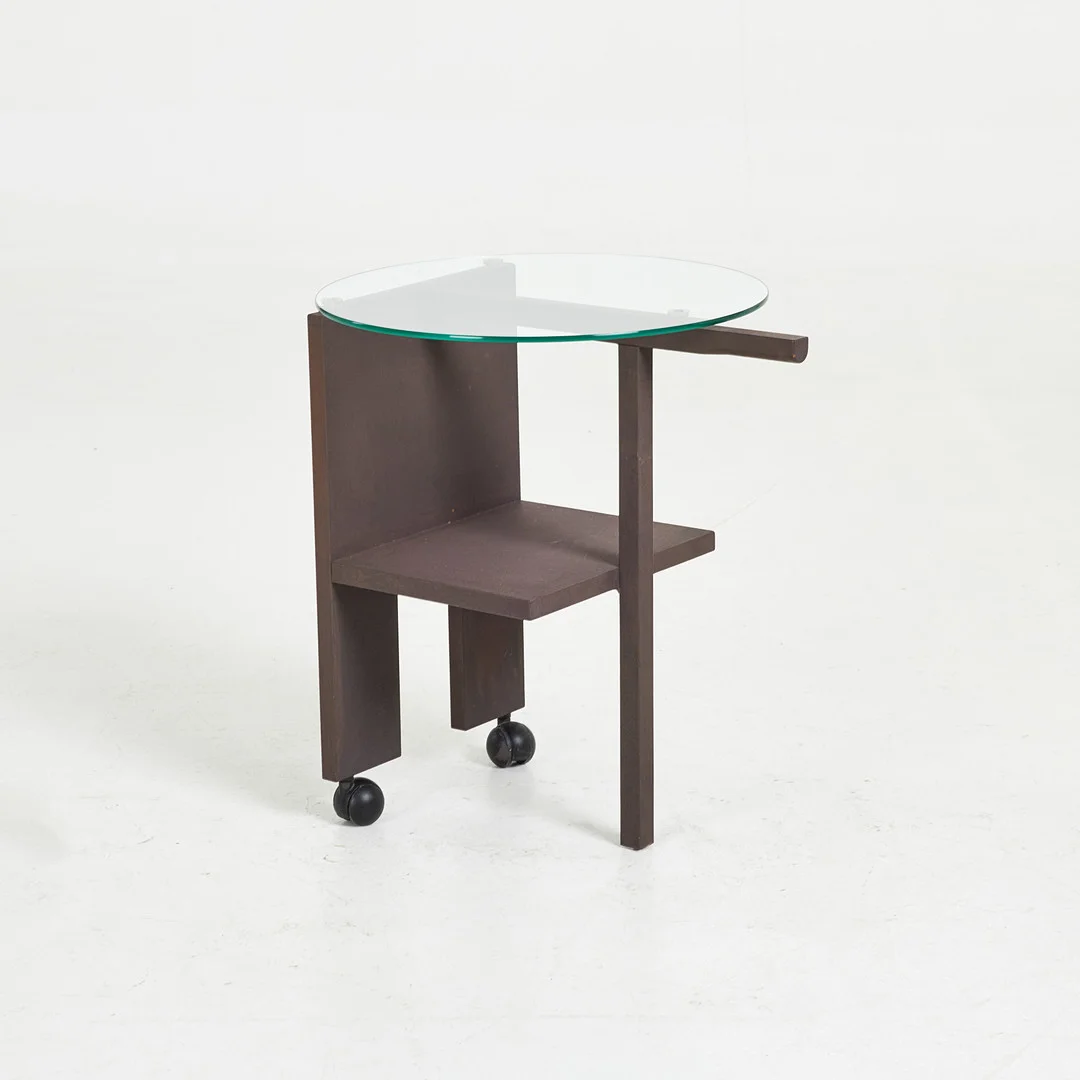 NIRVAN RICHTER. sidobord, "Tidningsrullbord", glasskiva, Norrgavel, formgiven 2001, samtida tillverkning. — Tables — Stockholms Auktionsverk Sickla