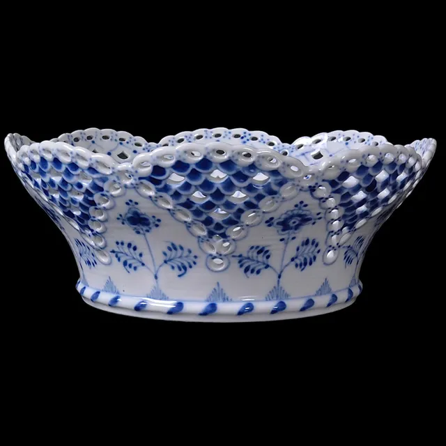 SKÅL, porslin, "Musselmalet" helblond, Royal Copenhagen, Danmark.