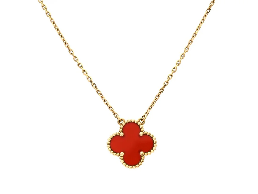 VAN CLEEF & ARPELS, collier, Alhambra, 18K guld, karneol, serienr. JD425732, längd 37-42 cm, vikt 5,2 g, certifikat, originaletui, ytterkartong, påse. — Smycken/Collier — Kaplans