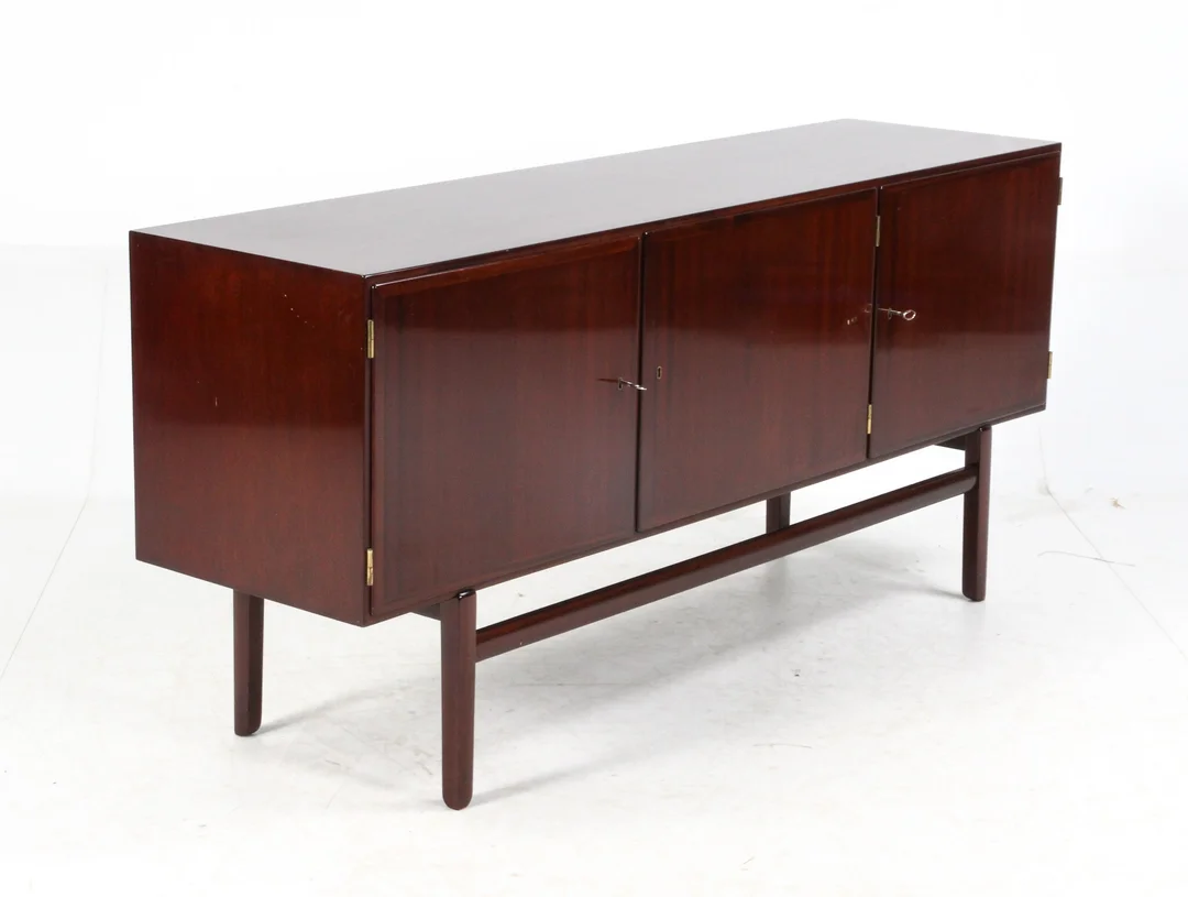 Ole Wanscher. Rungstedlund sideboard — Furniture/Cabinets, chests of drawers — Lauritz