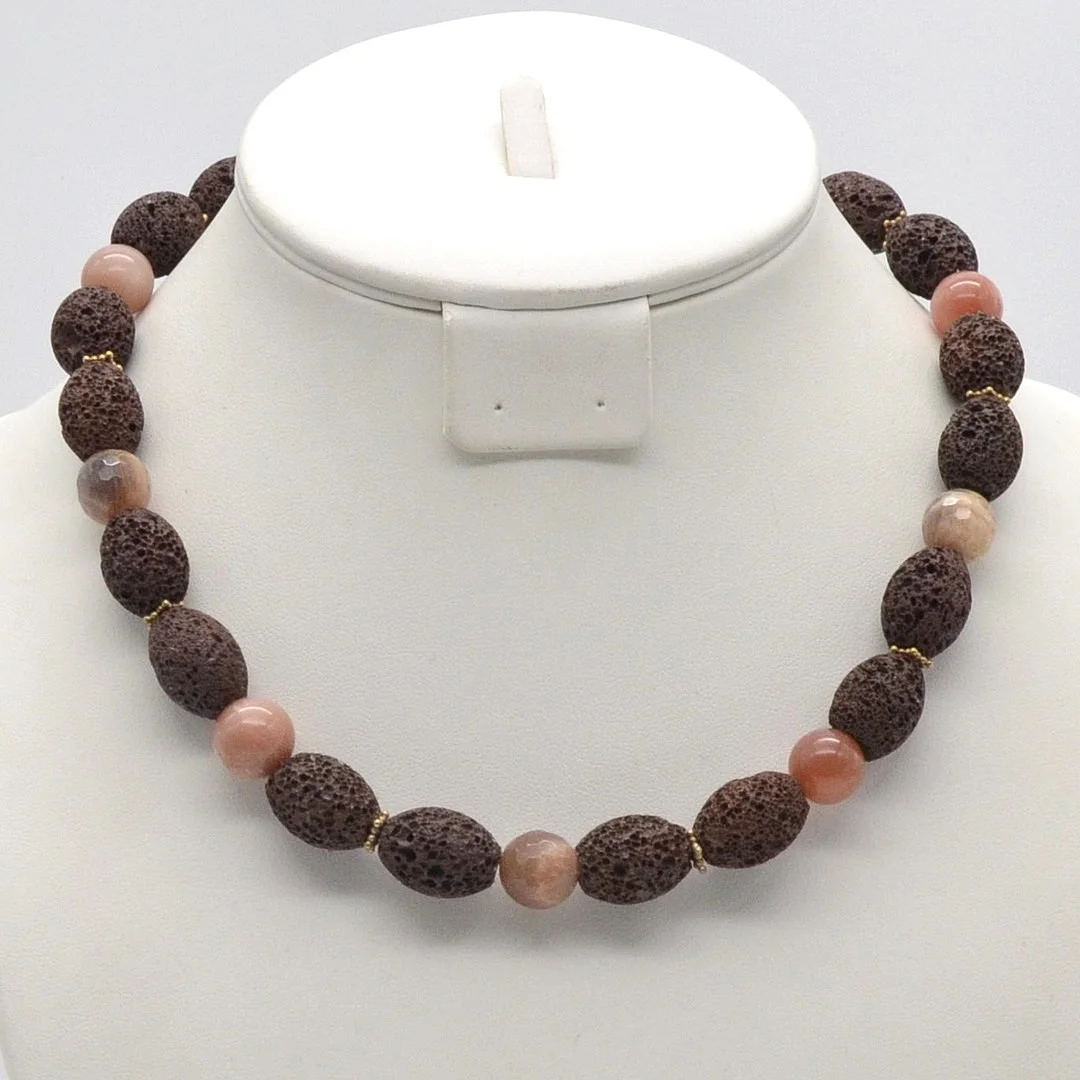 DESIGNERCOLLIER "JE", MORGANIT UND LAVAPERLEN, VERSCHLUSS UND TRENNPERLEN AUS STERLINGSILBER, VINTAGE, CA. 47 CM. — Necklace — Kunst- und Auktionshaus Kleinhenz