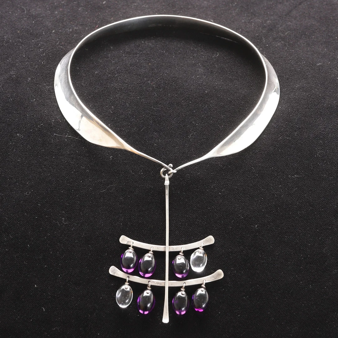VIVIANNA TORUN BÜLOW-HÜBE. Collier med hänge, sterlingsilver, för Georg Jensen Danmark. — Necklace — RA Auktionsverket Norrköping