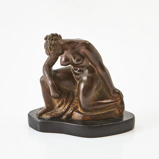 TOROLF ENGSTRÖM. "Modellen byter ställning" skulptur, signerad Torolf E och daterad 1956, 1/10, patinerad brons, gjutarstämpel E.Pettersson fud.