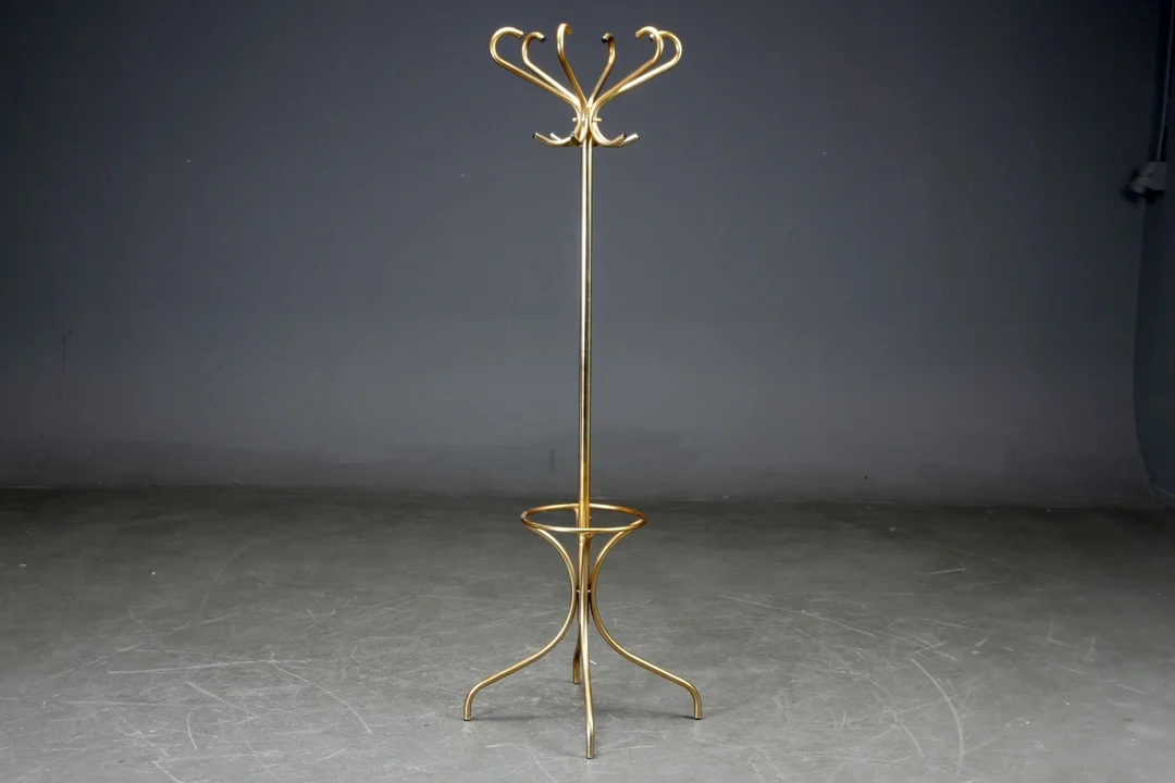 Stumtjener af messing Denne vare er sat til omsalg under nyt varenummer 5750886 — Furniture/Other furniture — Lauritz