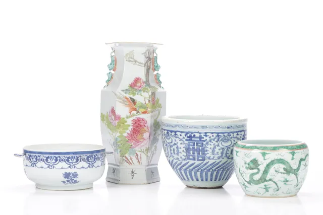 Collection of Chinese porcelain, including Quing jar. 20th century. (4)