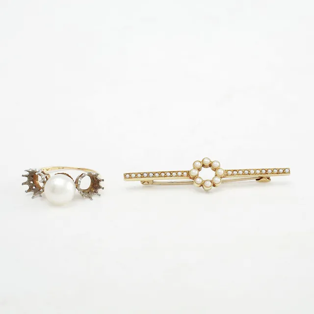 BROSCH, 14k rödguld samt odlade pärlor, RING 18k, pärla, totalvikt 7 gram.