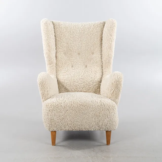 ELIAS SVEDBERG. TILLSKRIVEN. Fåtölj, 1940/50-tal, klädd i fårskinnspäls.