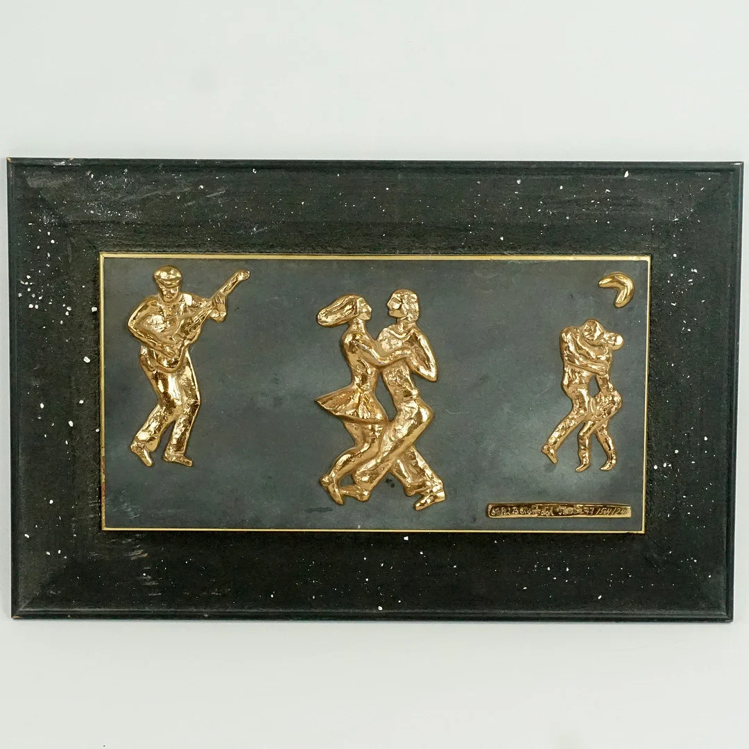 ASTRI BERGMAN TAUBE. Väggrelief, brons på skiffer, signerad & numrerad 154/240, daterad -77. — Other — Roslagens Auktionsverk
