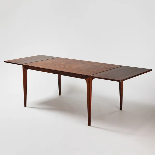 POUL HUNDEVAD. Matbord, Poul Hundevad & Co., Danmark, 1960-tal, jakaranda, två iläggsskivor.