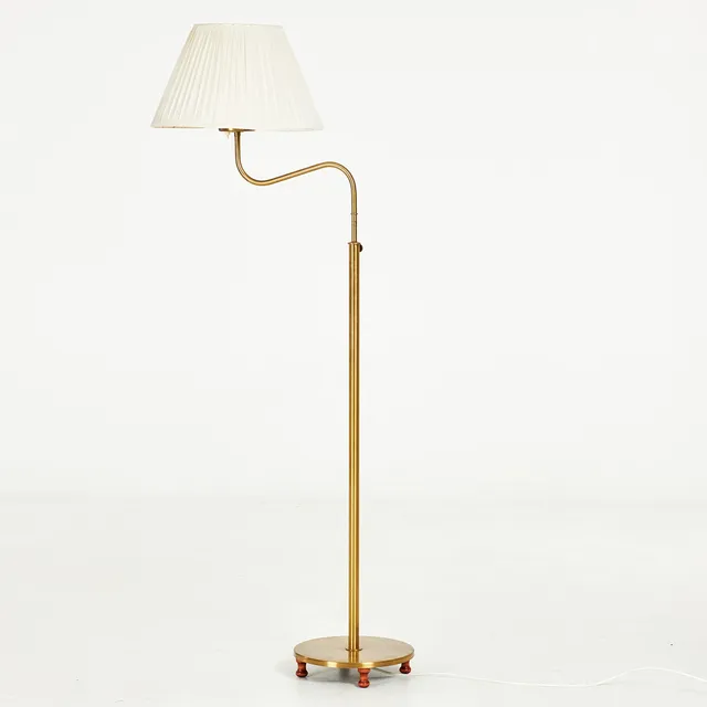 JOSEF FRANK. "Lilla kamelen", golvlampa, mässing, Firma Svenskt Tenn, märkt, modellnummer 2568.