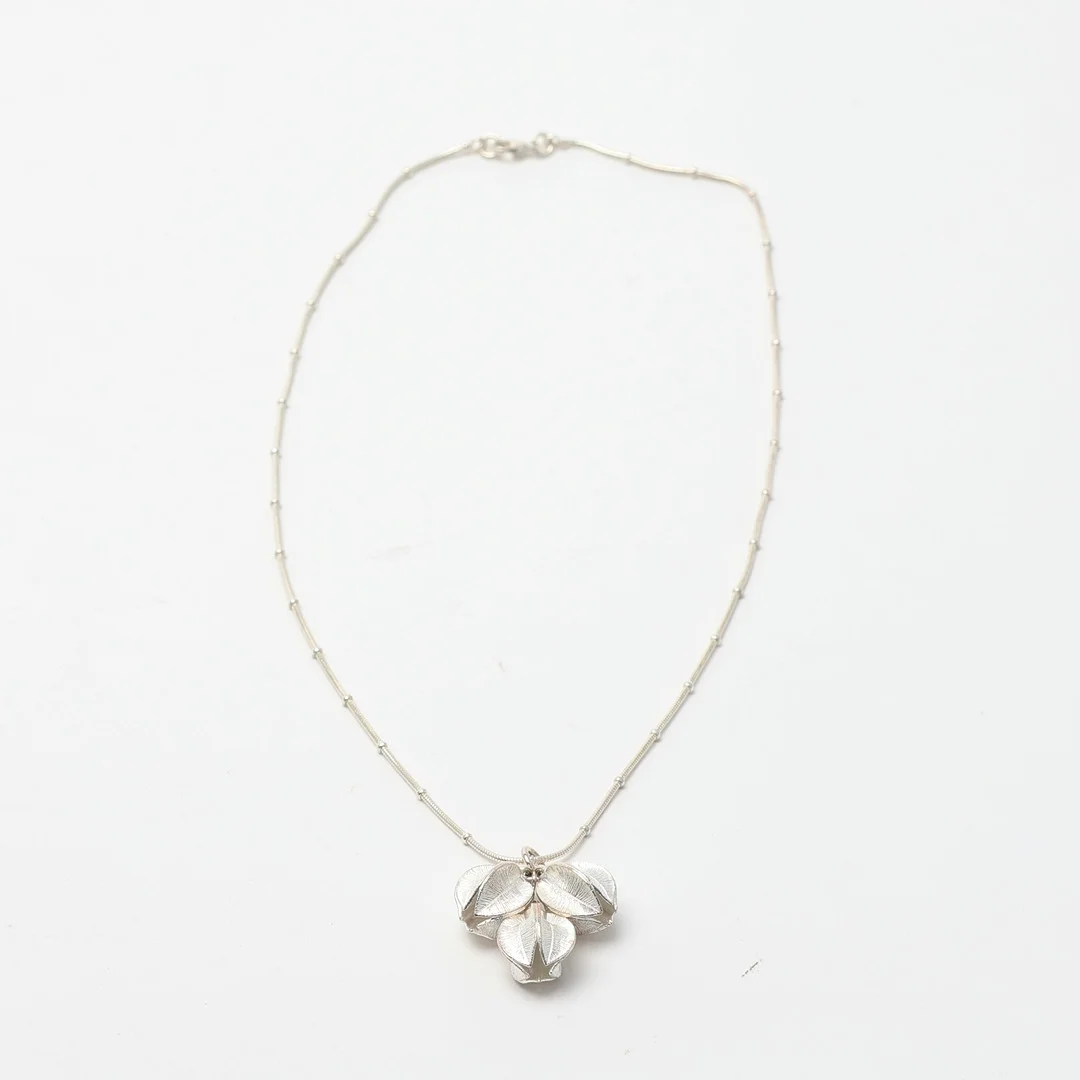 MARJA SUNA. Halssmycke, "Snowflower", Lumikukka, silver. — Necklace — Uppsala Auktionskammare