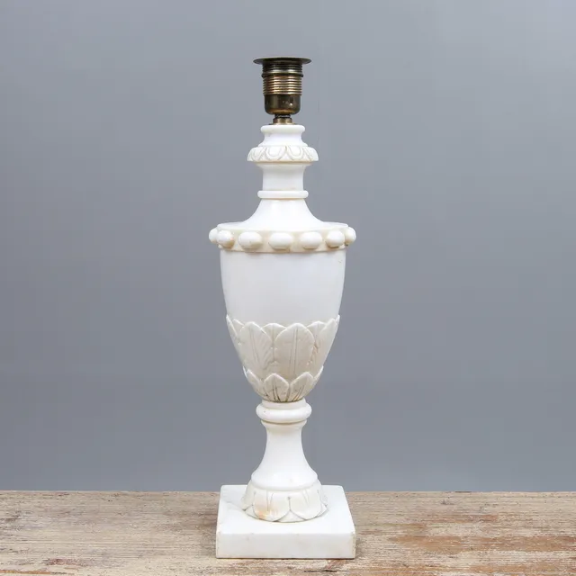 BORDSLAMPA, alabaster, Italien, 1900-talets andra hälft.