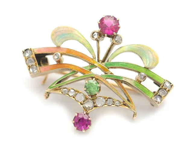 BROSCH, 14K guld, emalj, glasstenar och rosenslipade diamanter, ett par diamanter skadade, 6,4 g, 2,4 x 3,2 cm.