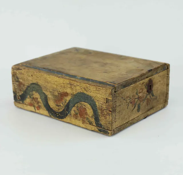 SKRIN MED SKJUTLOCK, Allmoge, Hälsingland, daterad 1782.