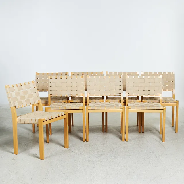 ALVAR AALTO. Stolar, 8 st, "Modell 611", Artek, 1900-talets slut, Finland, stommen i l lackad björk, flätad sadelgord, stapelbara.