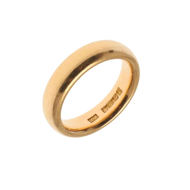 A 22CT GOLD WEDDING BAND.