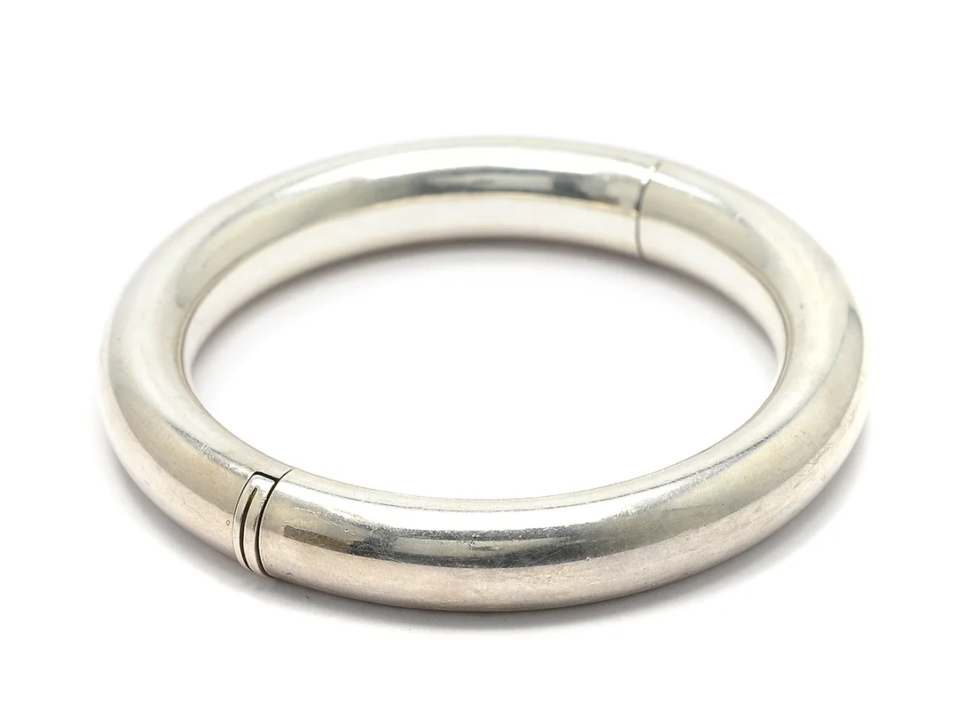 ARMRING, sterlingsilver, vikt 48 g, innermått 5,8 cm. — Smycken/Armring — Kaplans