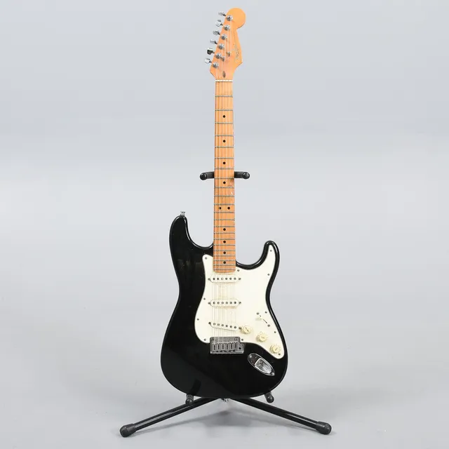 FENDER, Stratocaster, 1995, Fremstillet i USA, med original hardcase. (2).