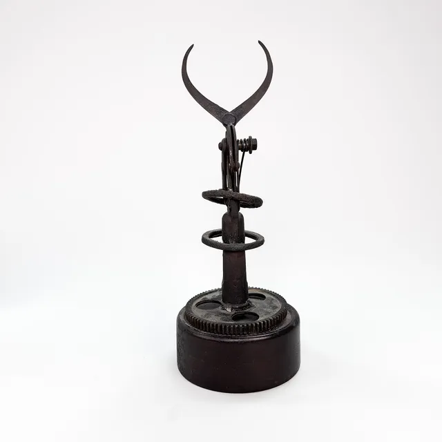 MASSUD FARHANG. SKULPTUR, metall, "Öknens gud".