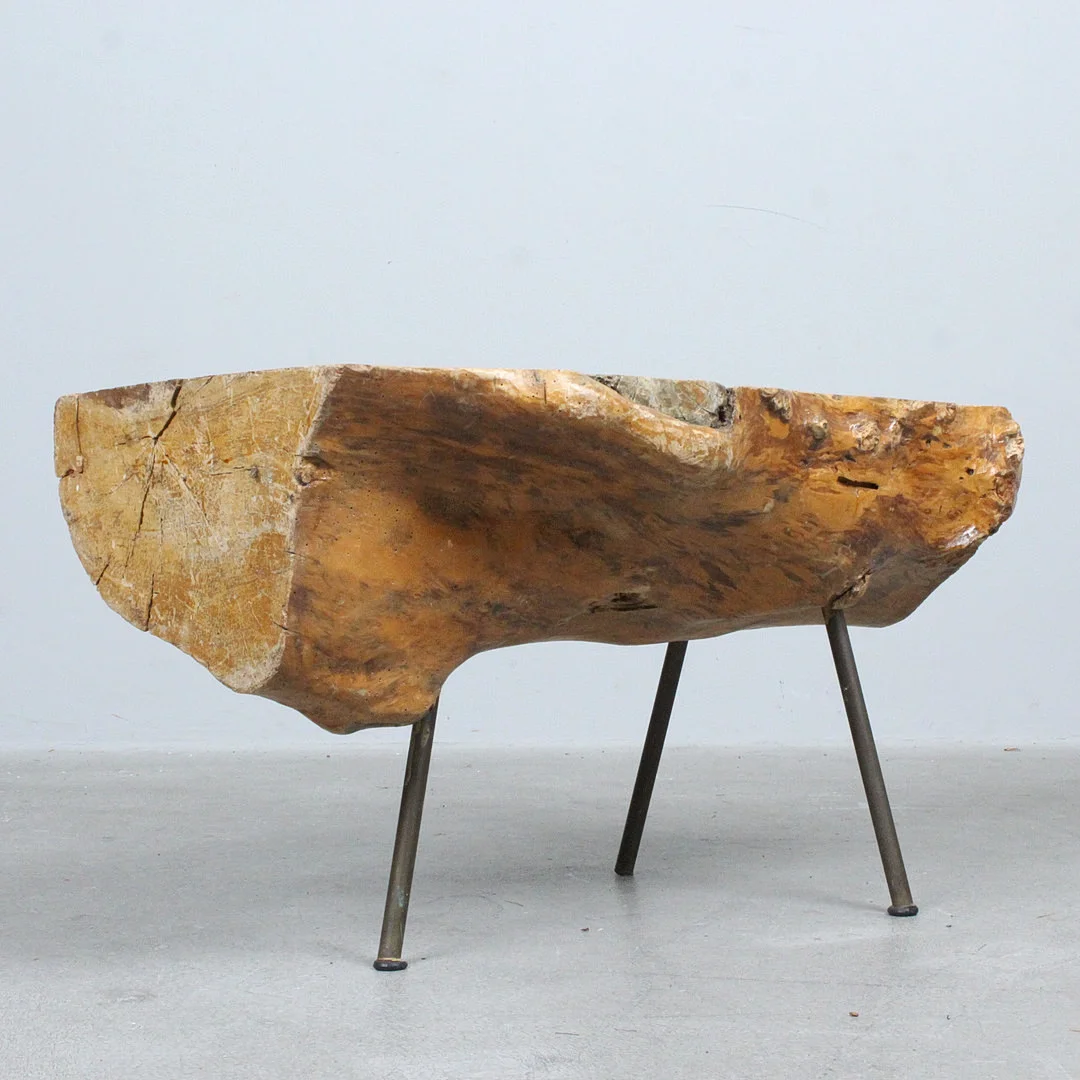 CARL AUBÖCK. IM STIL VON. Couchtisch / Coffeetable / Baumtisch der 1960er. — Coffee Tables — Stockholms Auktionsverk Düsseldorf/Neuss