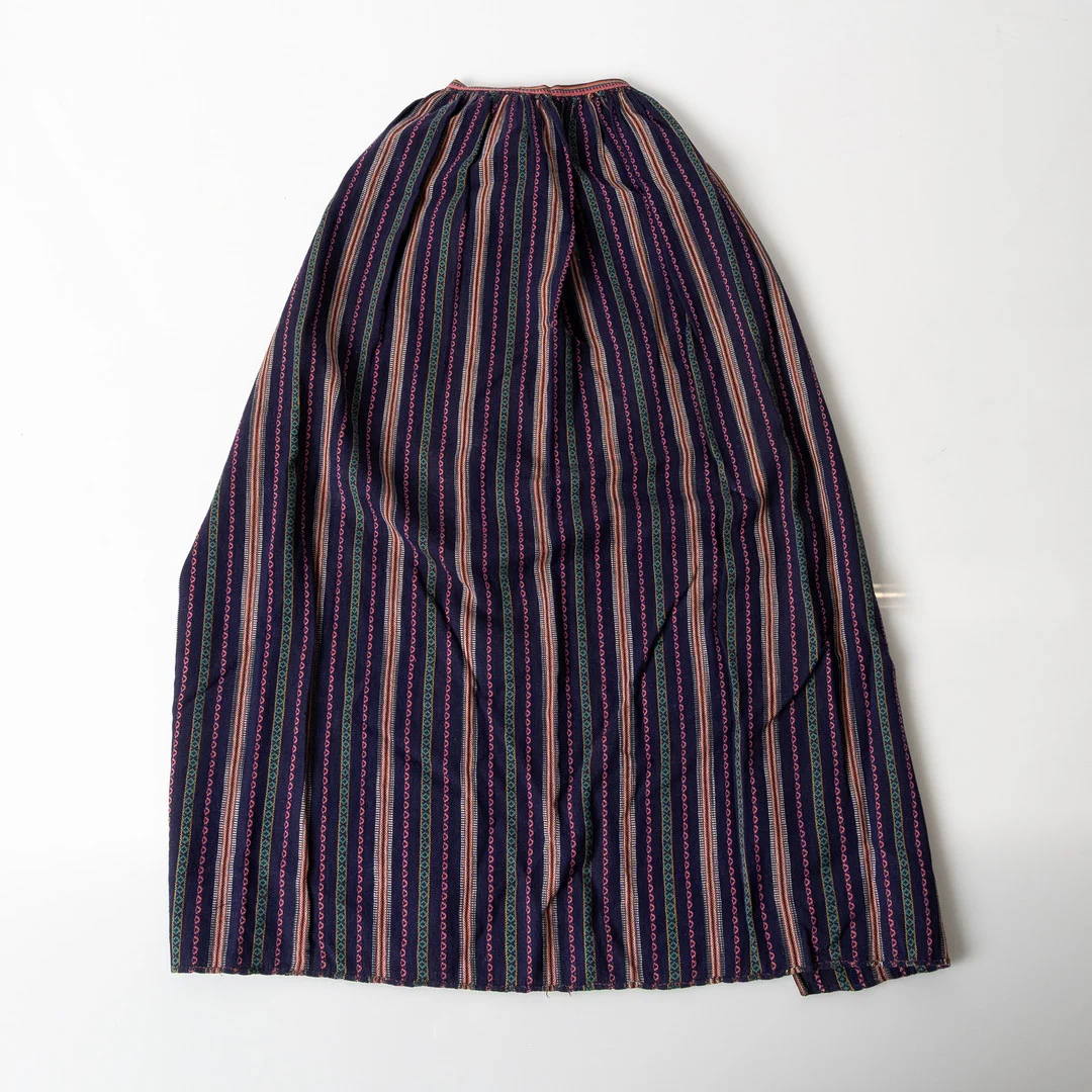 FÖRKLÄDEN, 2 stycken, till folkdräkt / häradsdräkt, 1900-tal. — Other — Stockholms Auktionsverk Helsingborg