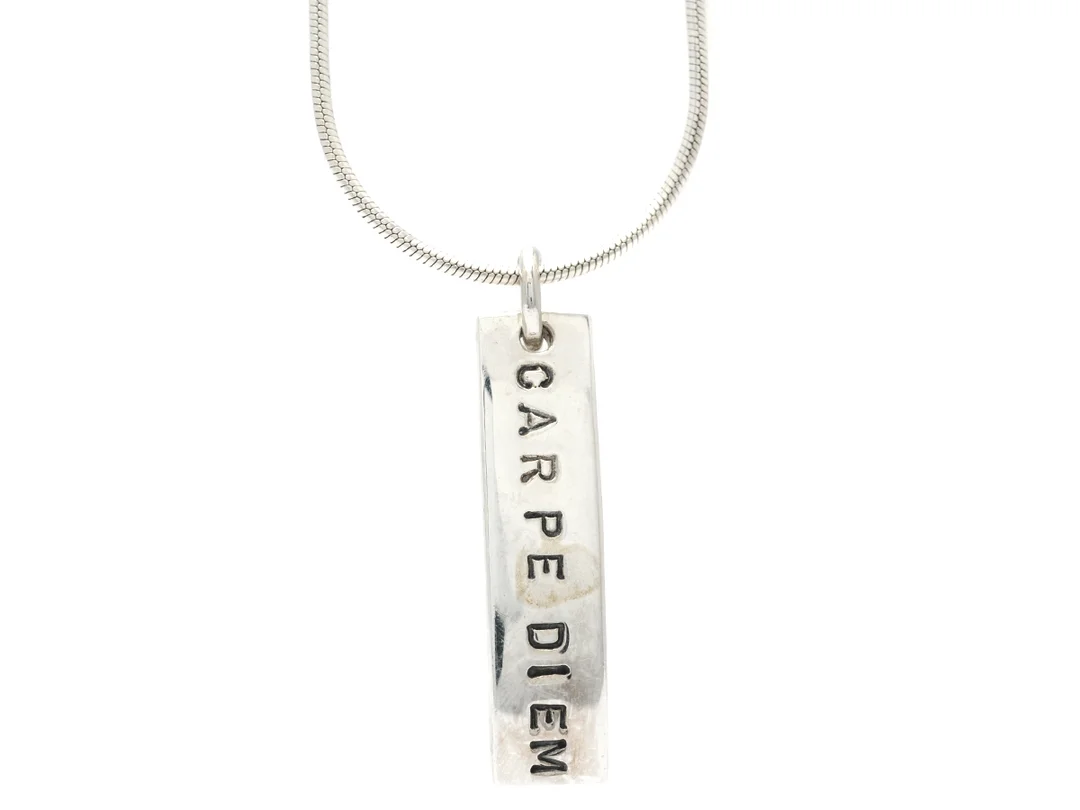 EFVA ATTLING, kedja/hänge, Carpe Diem, sterlingsilver, ormlänk, längd 41,5 cm, vikt 9,1 g. — Smycken/Hänge med kedja — Kaplans