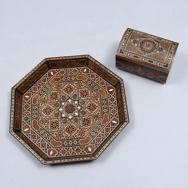 BRICKA samt SKRIN, intarsia, orientalisk.