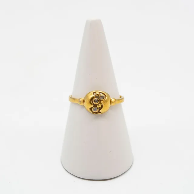 HANDGEMACHTER RING MIT BRILLANTEN, FASSUNG AUS 8 KARAT GELBGOLD, VINTAGE.