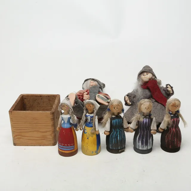 DOCKOR, 2 st, Sylvia Lauber, TRÄMÅTT, HEMSLÖJDSFIGURER 5 st.