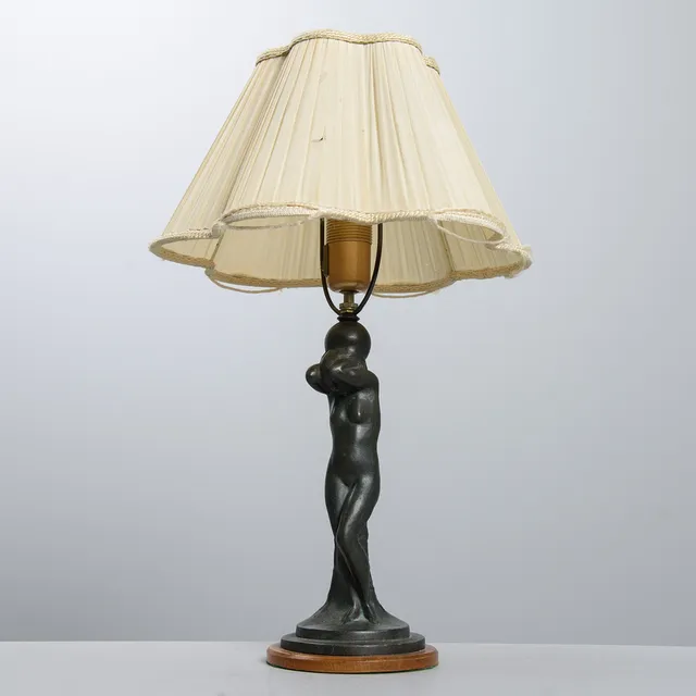 HALVAR FRISENDAHL. Bordslampa i patinerad metall, Swedish grace, 1910/20-tal.
