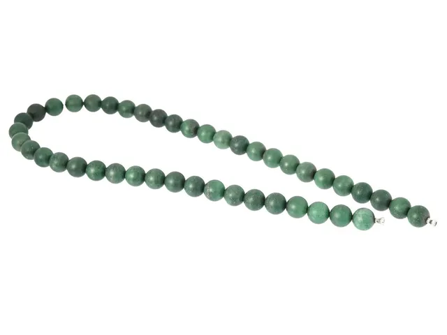 COLLIER, gröna kulor ca 10 mm, längd 44 cm, dobbar, vikt 68,3 g, passar Lynggaard-lås.