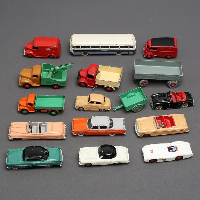 DINKY TOYS cirka 14 delar.
